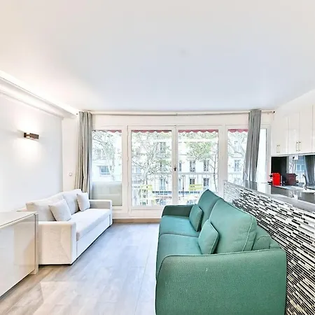 Ensoleille Proche Buttes Chaumont Apartment Paris